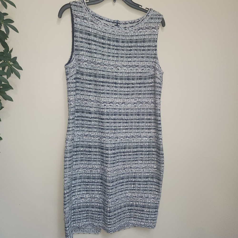 SALE St. John Blue and White Sleeveless Sheath Dress Scoop Neck 8
